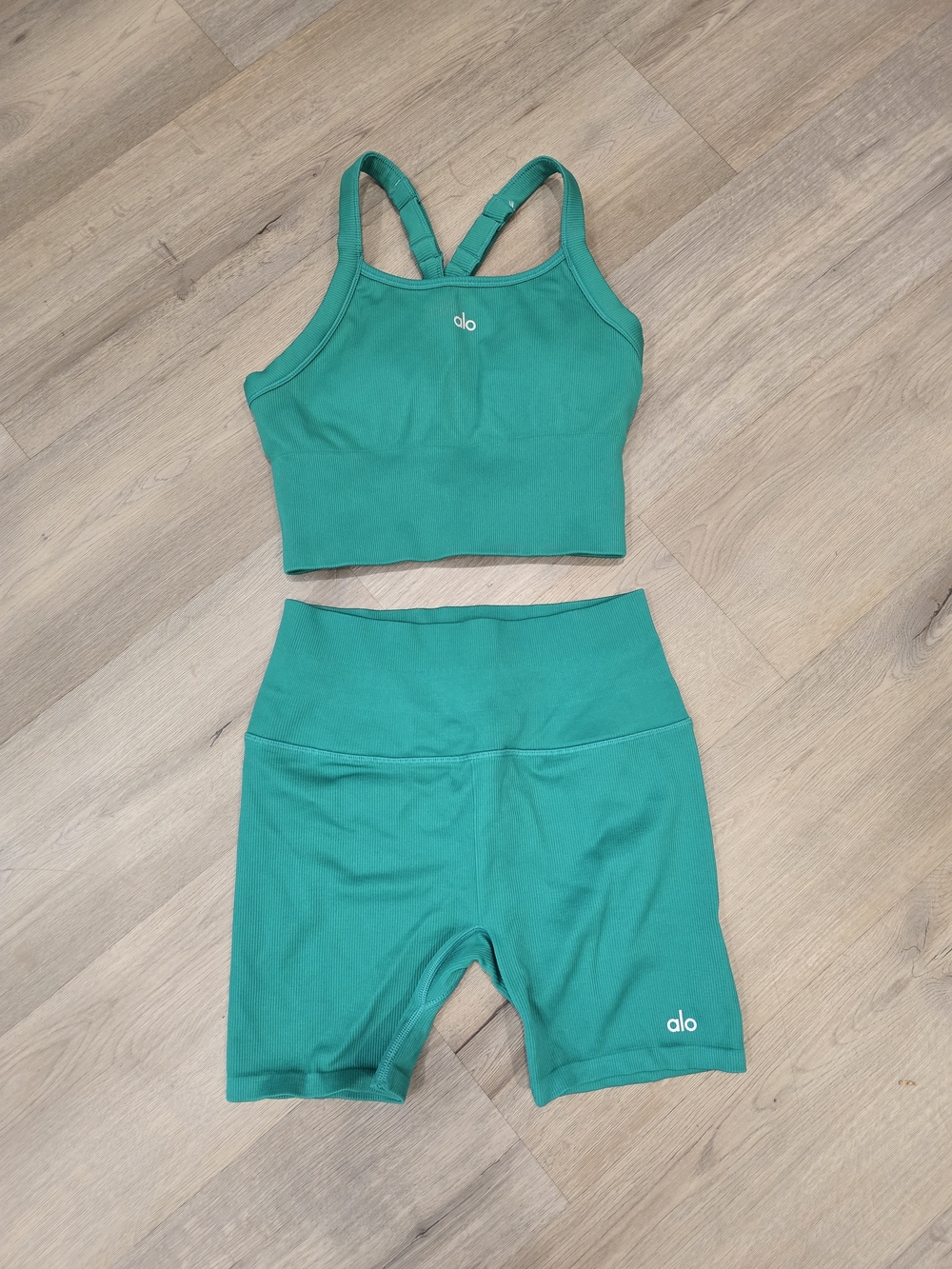 ALO Yoga Spruce Green ribbed set